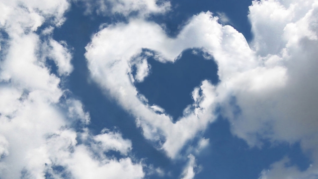 星空官方：室内健身装备的选择之战：室内单杠VS室外单杠。